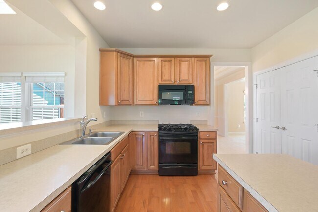 Building Photo - 5500 Young Family Trail West