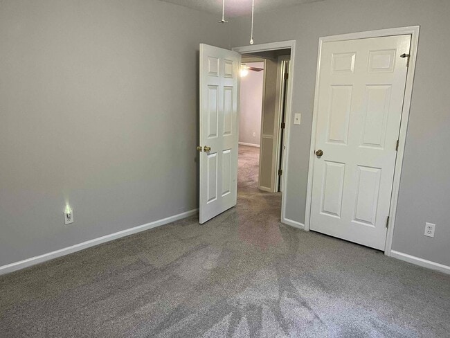 Building Photo - Caroline St. - 3BR / 2BA