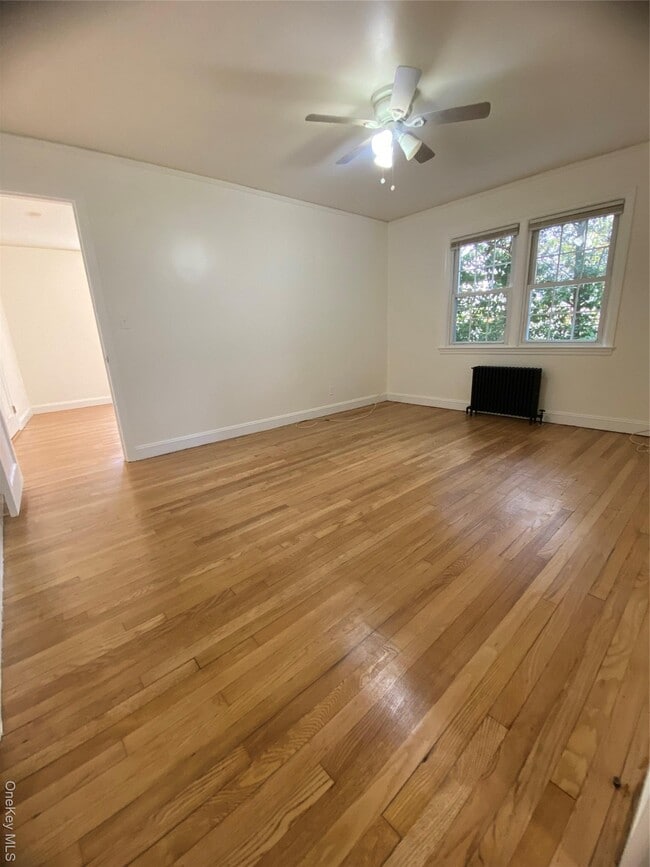 Building Photo - 2 George St