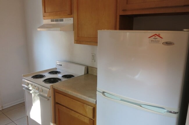 Building Photo - Charming Apartment in Highland Park Neighborhood!