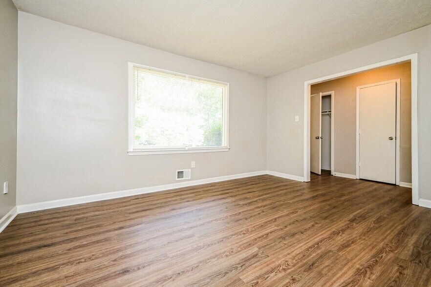 Building Photo - 3074 Menlo Park Dr