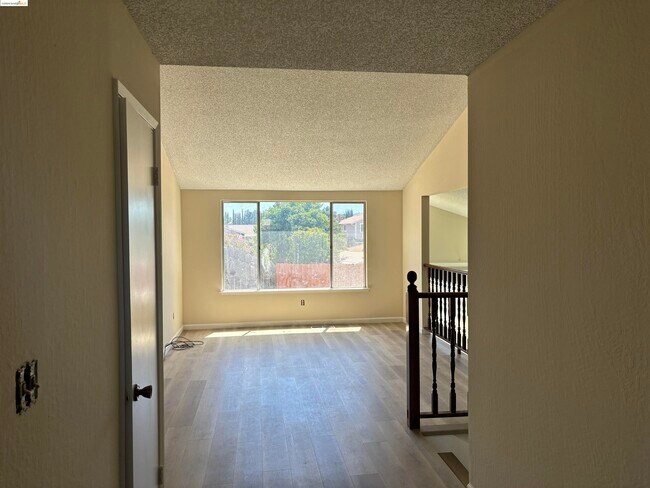 Building Photo - 912 Coyote Ct