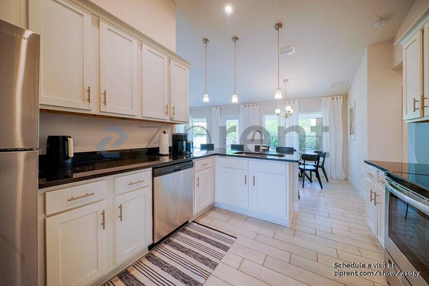 Building Photo - 15329 Aldama Cir