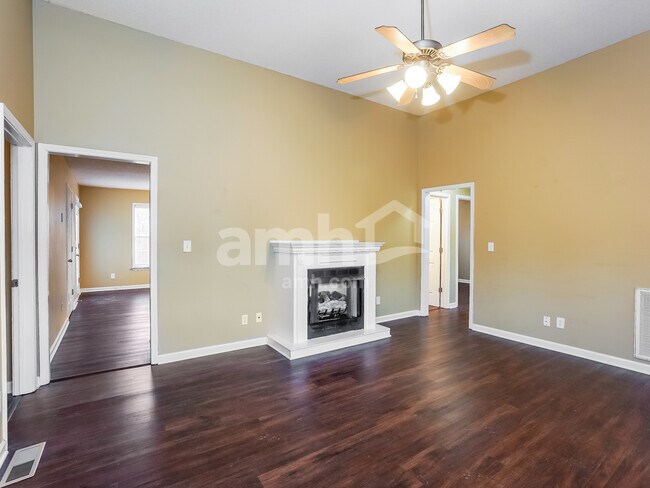 Building Photo - 1533 Cedar Springs Cir