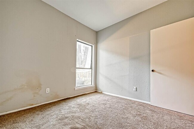 Building Photo - 9009 Richmond Ave.