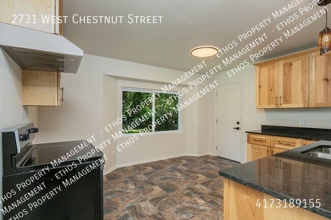 Building Photo - 2731 W Chestnut St