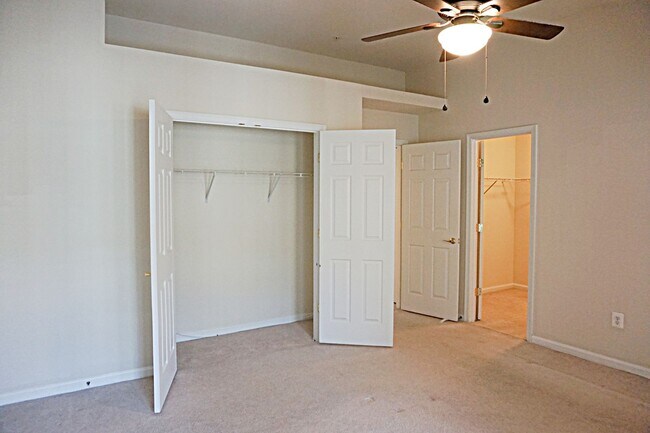 Building Photo - Exquisite Townhouse in Orchard Run Germantown
