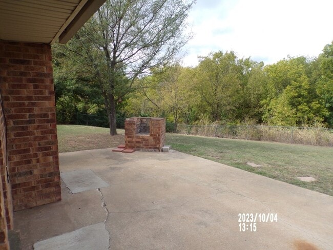Building Photo - 2408 NW Redwood Ln