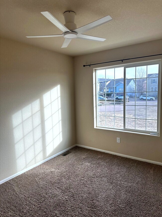 Building Photo - 1829 Final View Aly