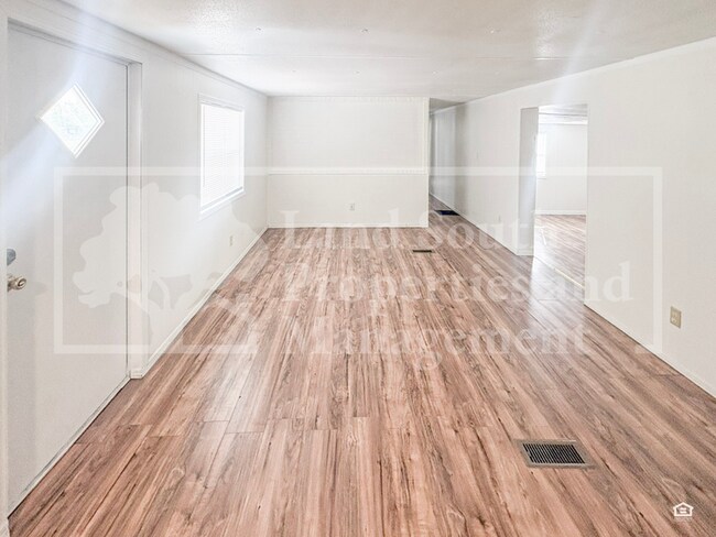 Building Photo - 1611 Slash Pine Rd