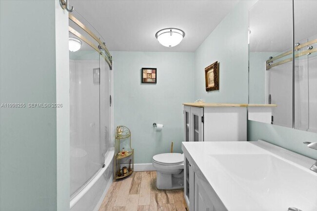 Building Photo - 3047 N Oakland Forest Dr