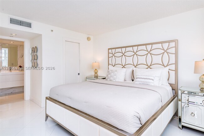 Building Photo - 6917 Collins Ave