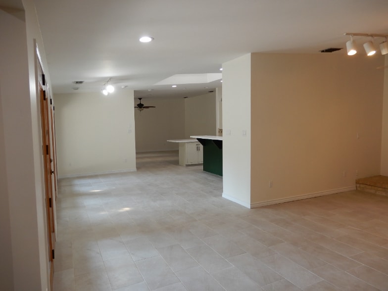 Building Photo - 609 N McColl Cir