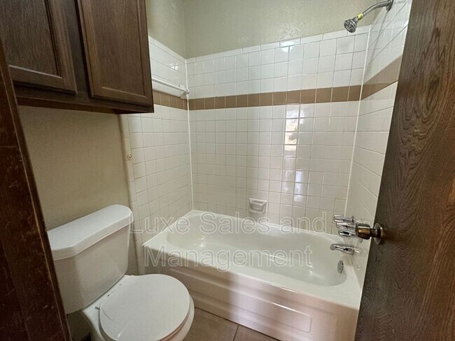 Building Photo - 3718 Southwind Ave