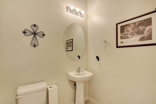 Building Photo - Beautiful Two Story Located on the Southwest