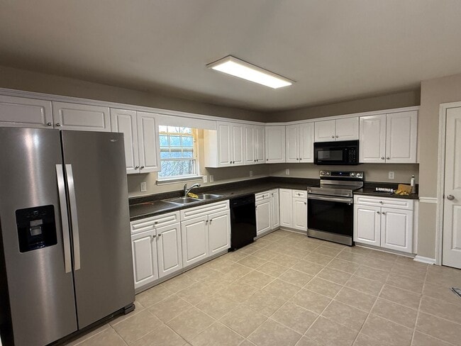 Building Photo - Beautifully Renovated Home in Trussville City Schools – Fireplace & 2-Car Garage