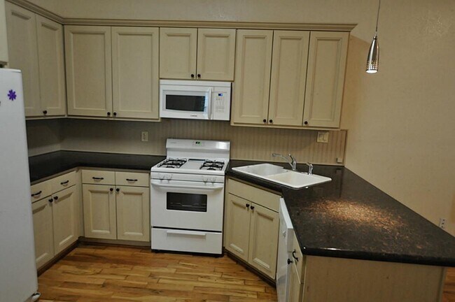 Building Photo - 2107 Avenue O 1/2