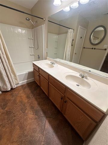 Building Photo - 809 Essex Dr