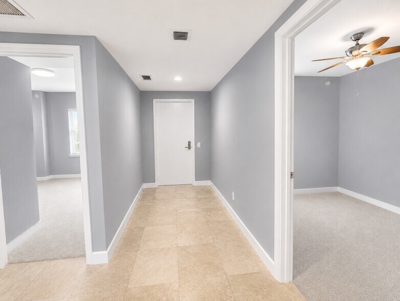 Building Photo - 14951 Royal Oaks Ln