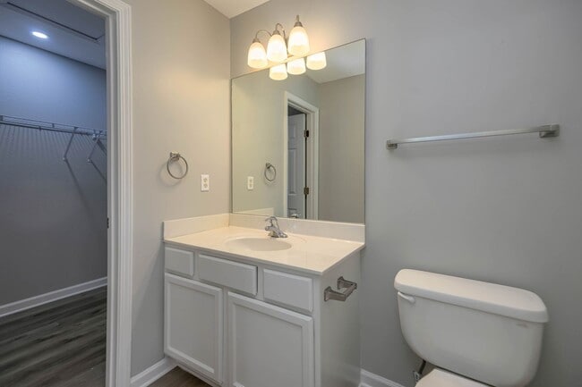 Building Photo - Lee Crossing Neighborhood, Easy access to ...