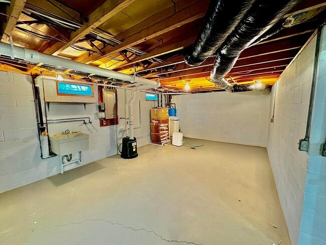 Building Photo - 3380 Tschopp Rd NE
