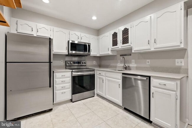 Building Photo - 1956 N Cleveland St