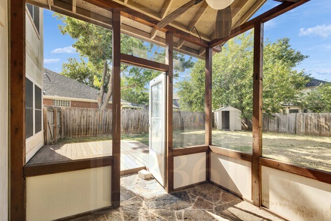 Building Photo - 2104 Grove Dr