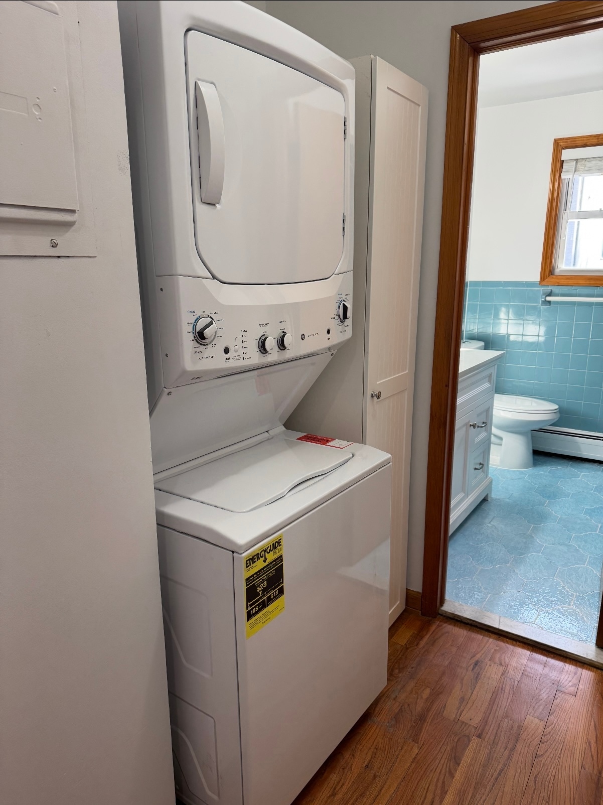 Building Photo - 208 6th St