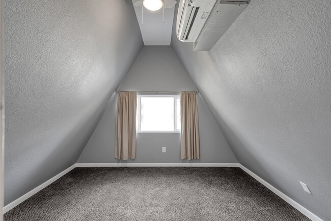 Building Photo - 1500 W Pine Lake Cir