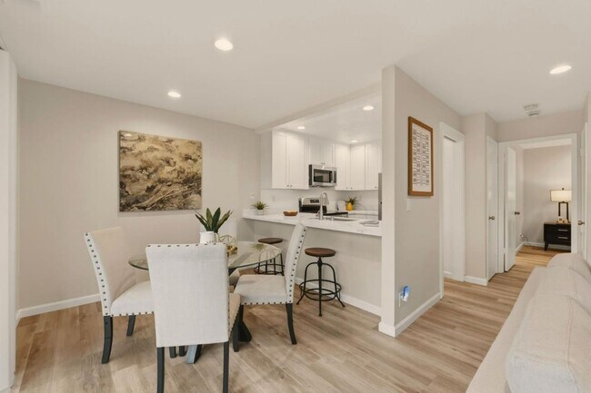 Building Photo - 3401 La Terrace Cir