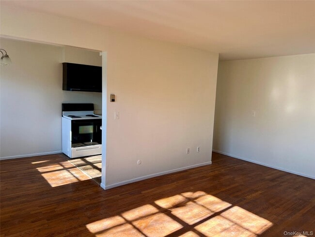 Building Photo - 63 Kenwood Dr