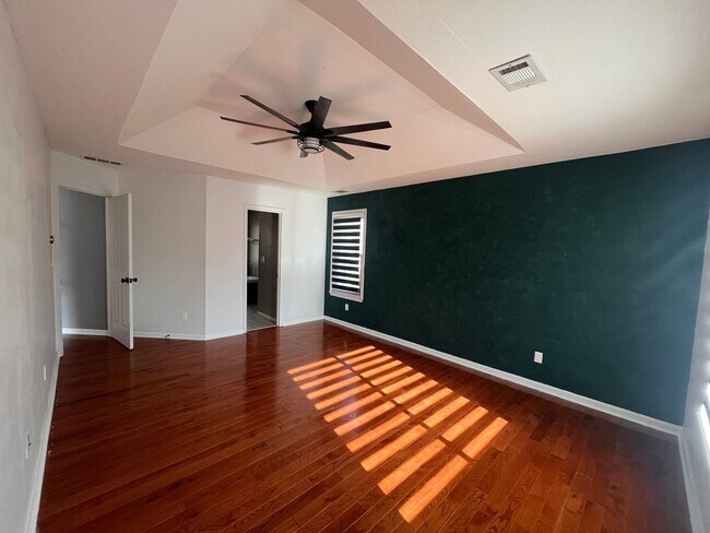 Building Photo - 925 Dogwood Park Dr