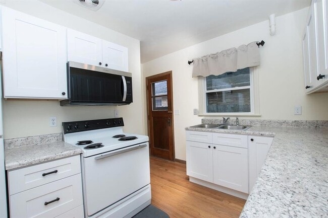 Building Photo - 4931 Woodland Ave