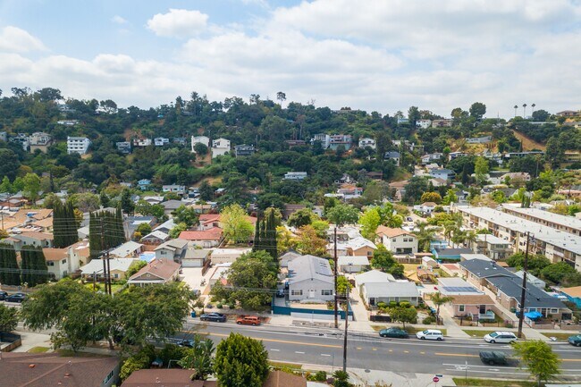 Building Photo - 1460 Yosemite Dr
