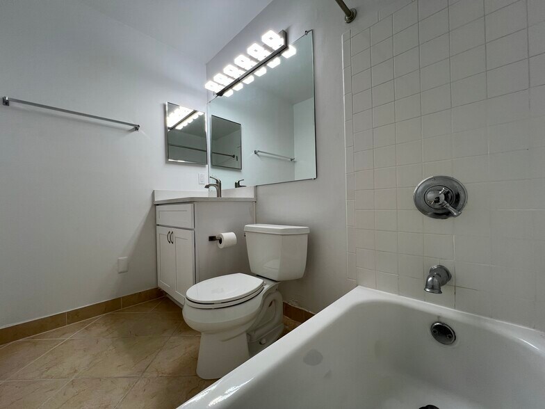 Building Photo - 225 Briarcrest