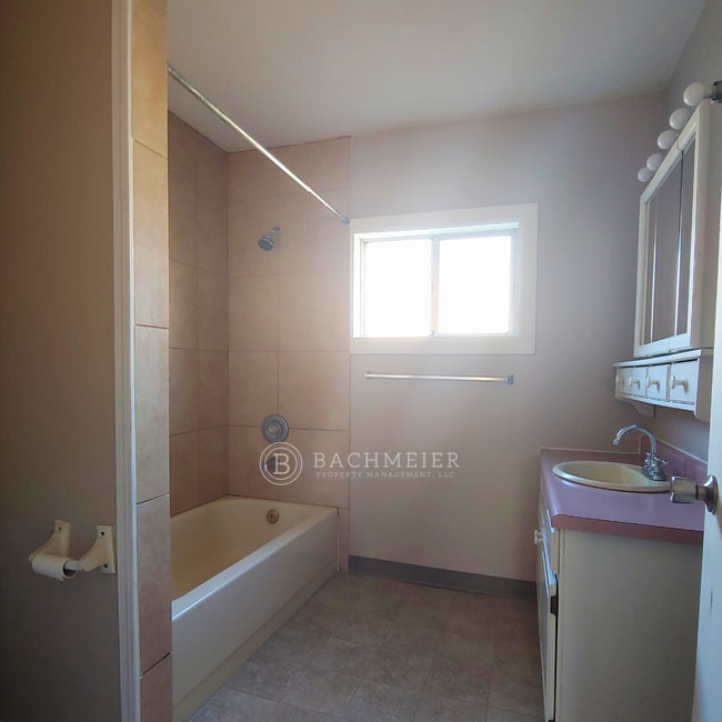 Building Photo - Enjoy living outside of town!