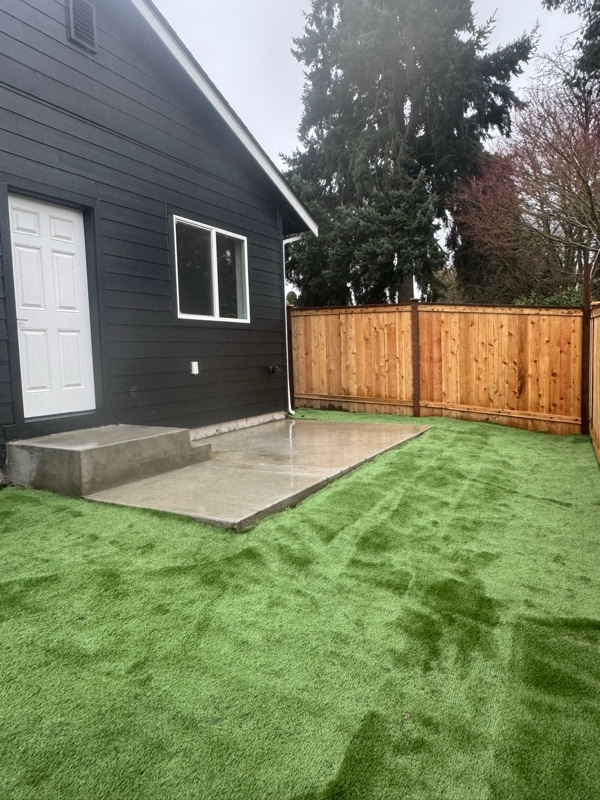 Building Photo - 1331 Lenore Dr