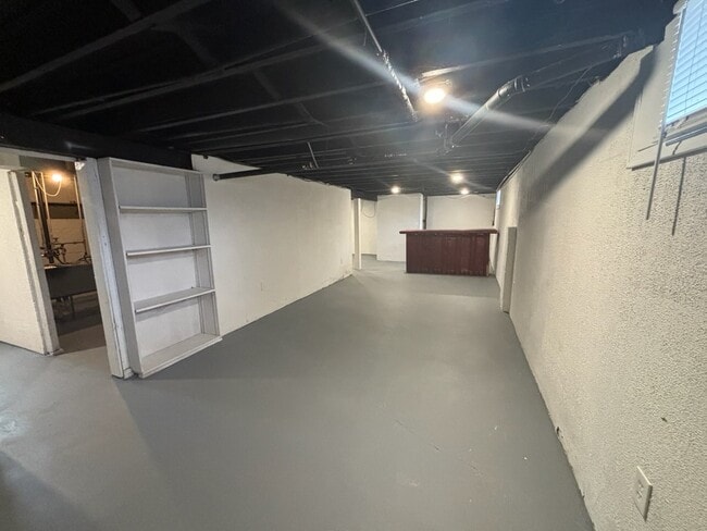 Building Photo - 2829 Kenmore Ave