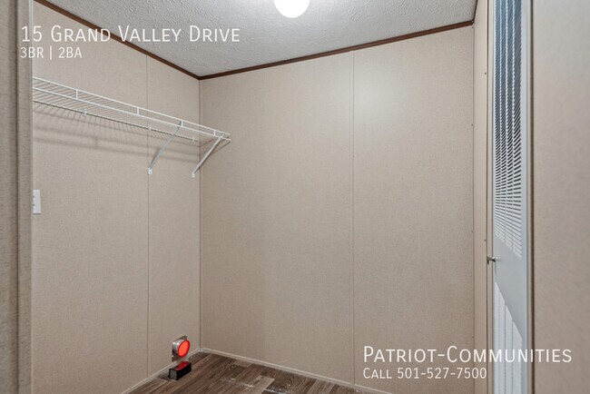 Building Photo - 15 Grand Valley Dr