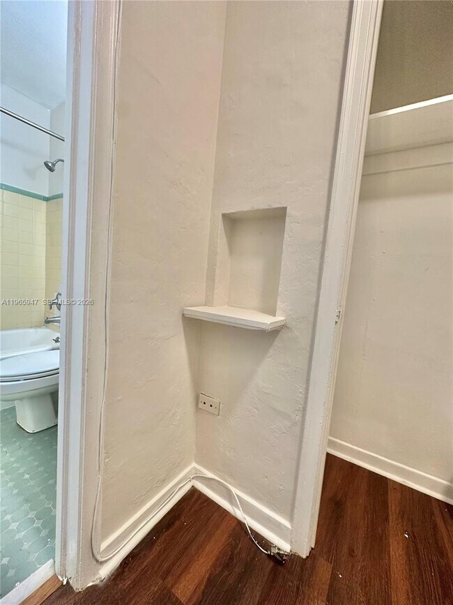 Building Photo - 430 76th St