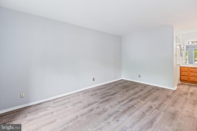 Building Photo - 11401 Commonwealth Dr