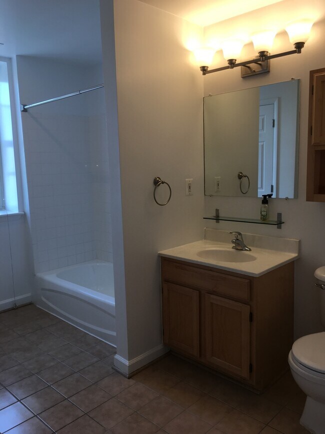 Building Photo - U Street/Columbia Heights 1 Bedroom with DEN