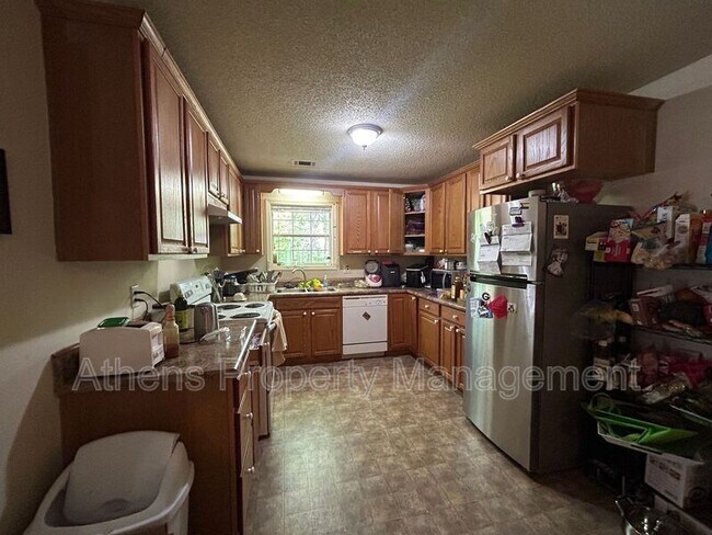 Building Photo - 1824 Cedar Shoals Dr
