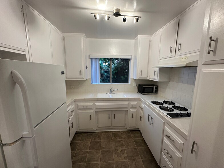 Building Photo - 1906 Pelham Ave