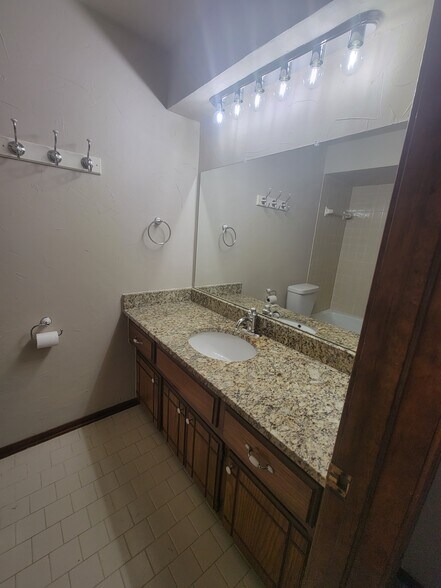 Building Photo - 813 Waterview Rd