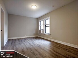 Building Photo - 709 W Brompton Ave