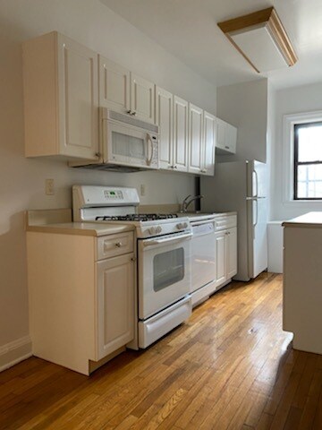 Primary Photo - 132 N Chatsworth Ave
