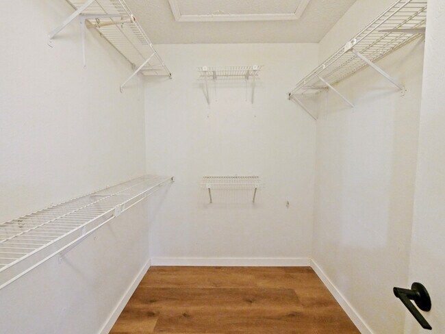 Building Photo - 7970 Glen Abbey Cir