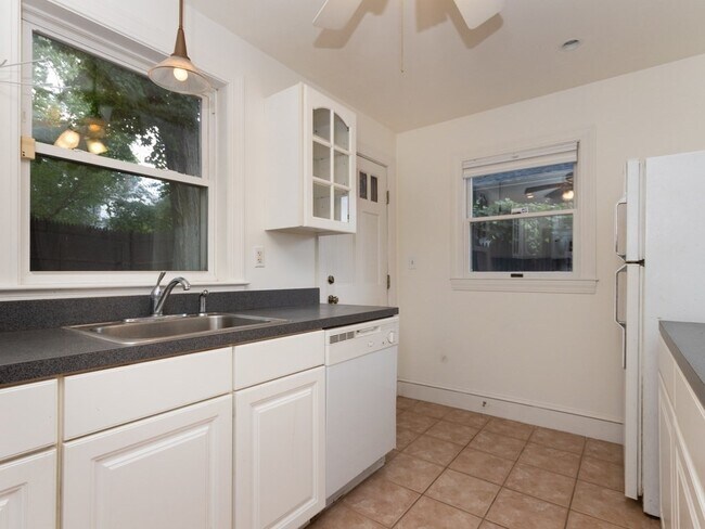 Building Photo - 128 Ashmont St
