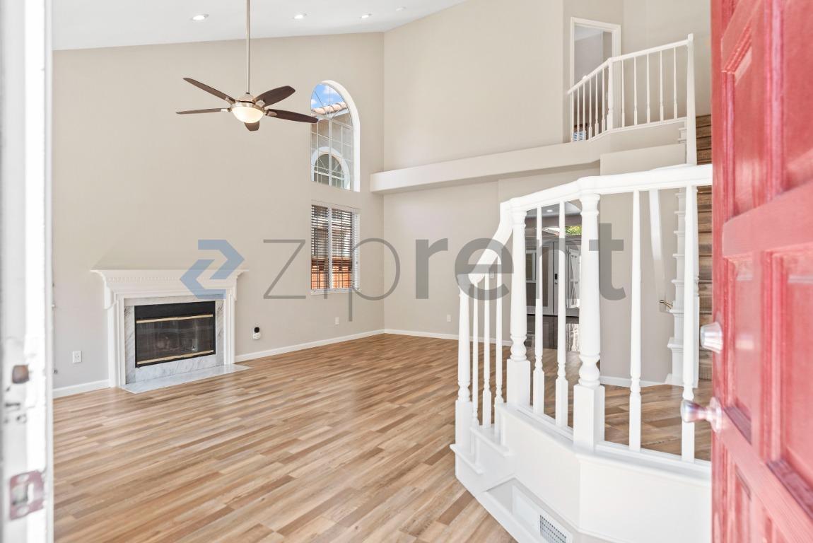 Building Photo - Unit